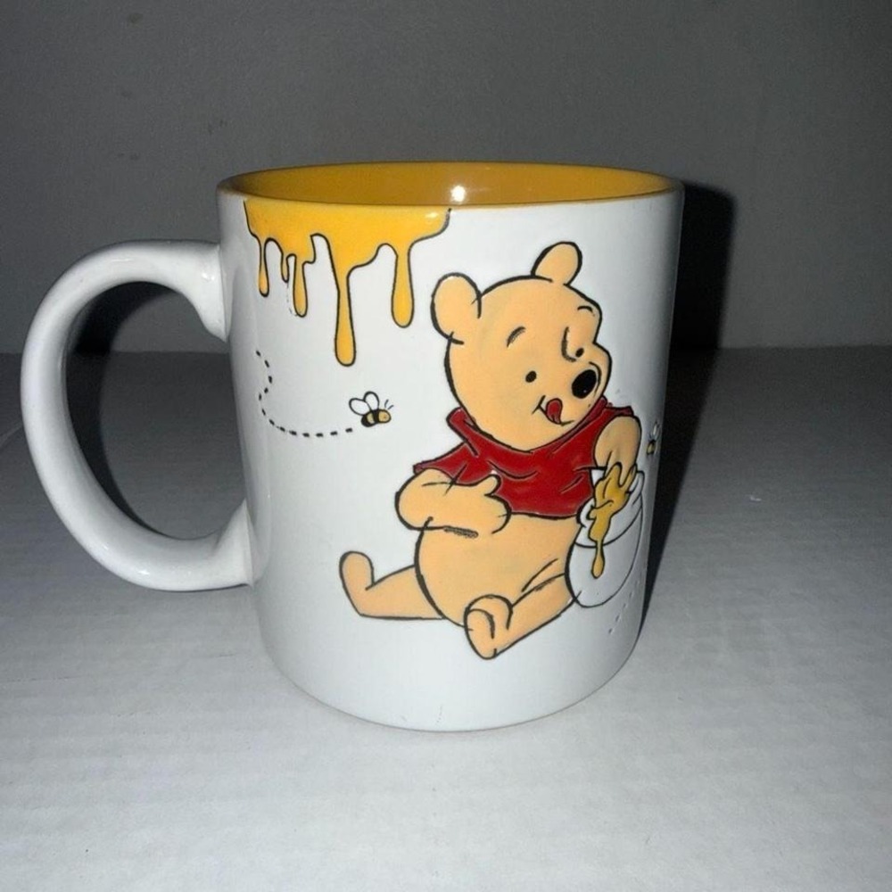 Disney Silver Buffalo‎ Winnie the Pooh Hunny Drip 20 oz Ceramic Mug